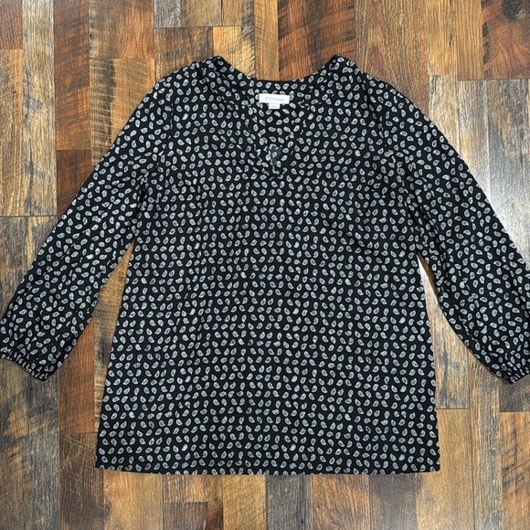 Motherhood Maternity Flowy Paisley V-Neck Blouse - Picture 2 of 7